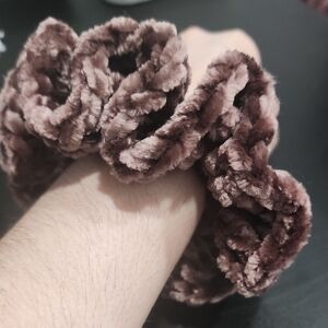 1 Mocha Scrunchie